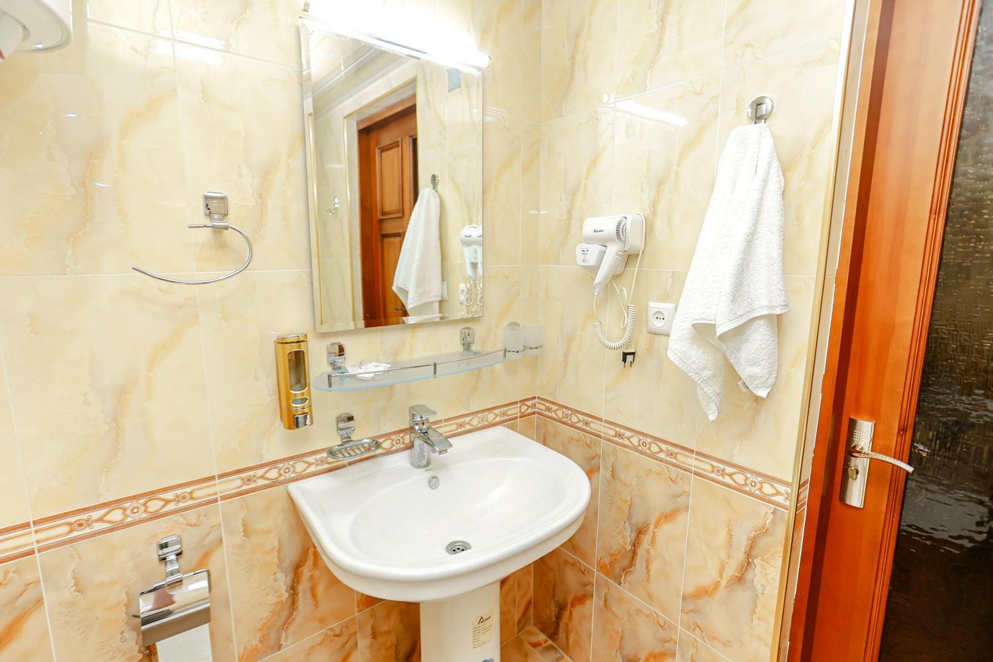 Yangi Sharq Hotel ซามาร์คันด์ ภายนอก รูปภาพ
